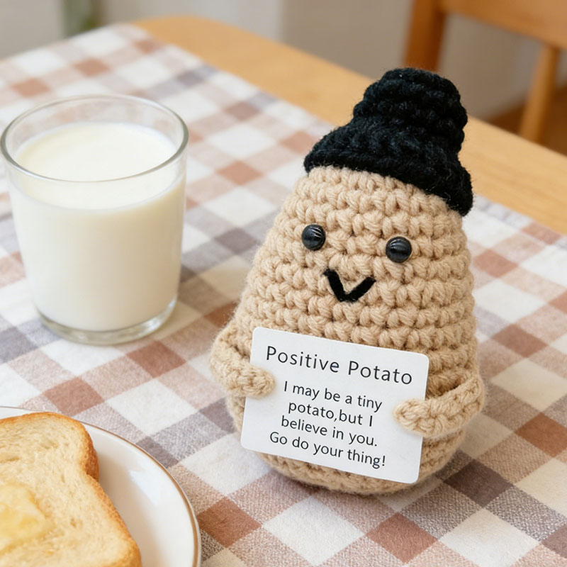 かわいいポジティブポテトのニット帽付き手編み人形、手作りの毛 - Home And Textiles Today のレビューと価格