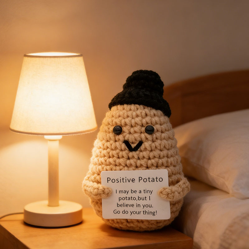 かわいいポジティブポテトのニット帽付き手編み人形、手作りの毛 - Home And Textiles Today のレビューと価格