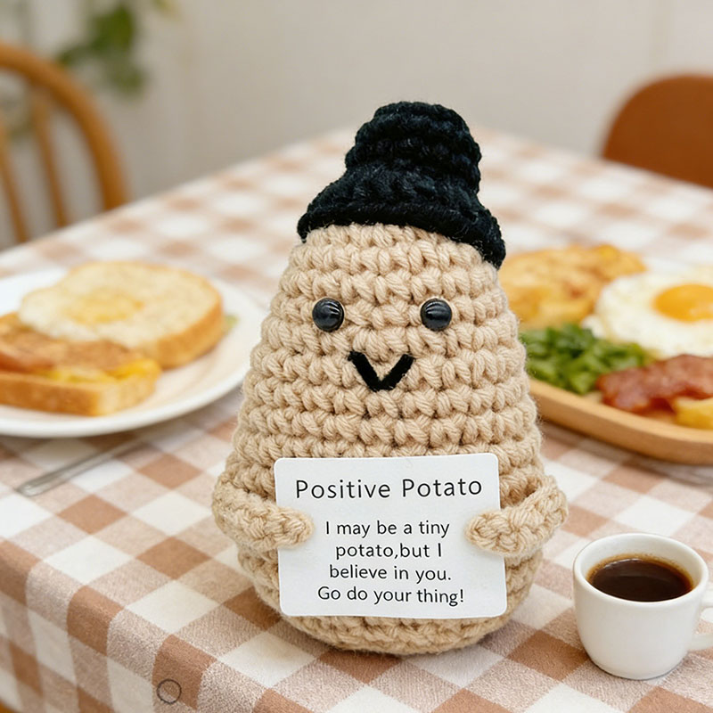 かわいいポジティブポテトのニット帽付き手編み人形、手作りの毛 - Home And Textiles Today のレビューと価格
