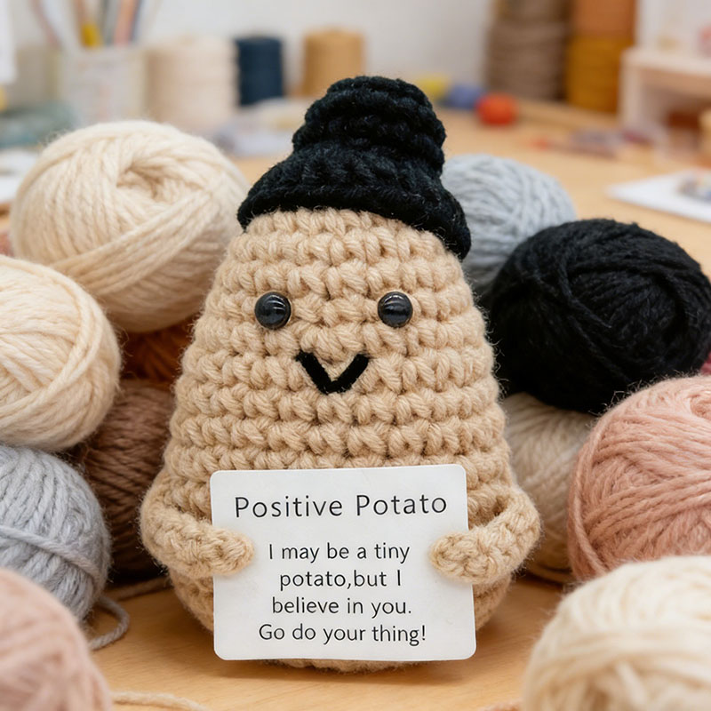 かわいいポジティブポテトのニット帽付き手編み人形、手作りの毛 - Home And Textiles Today のレビューと価格